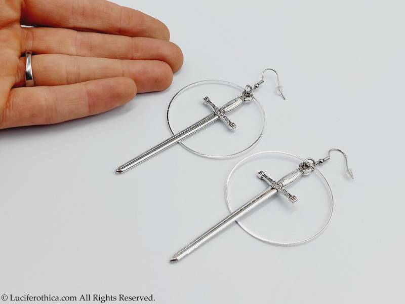 Excalibur Runde Tischohrringe - Caliburnus Goth Schwert Burg Mittelalter König Arthur Geschenk Mittelalterliche Schwertkämpfer Krieger Klinge Ritter von LuciferothicaCrafts
