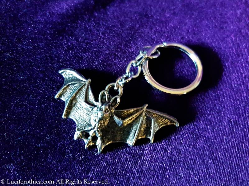 Gothic Fledermaus Schlüsselanhänger - Vampir Tradgoth Hexe Black Magic von LuciferothicaCrafts