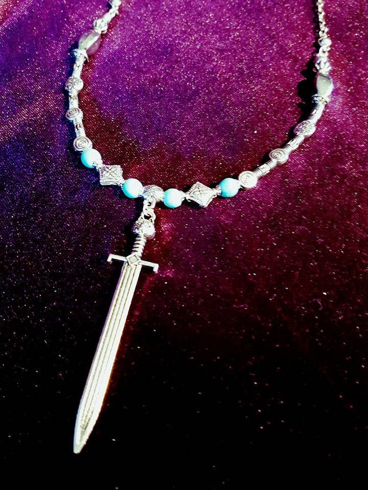 Katzenschwert-Halskette - Hexen-Athame, Hexenschwert, Pastell-Gothic, Türkisperlen, Salem-Schmuckanhänger, Geschenk von LuciferothicaCrafts