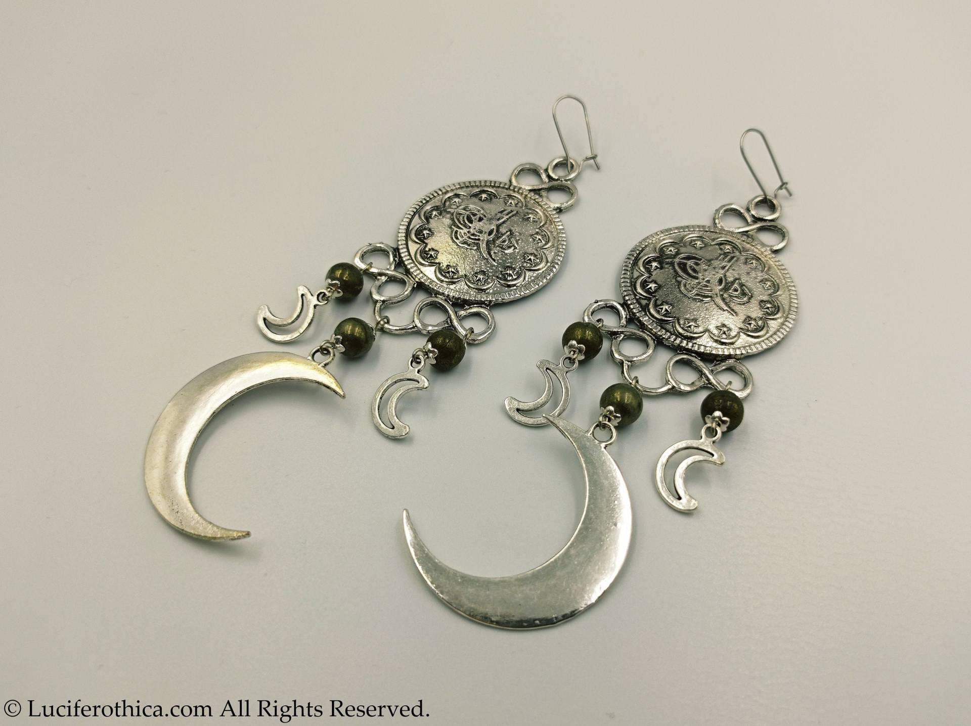 Mond Hexen Halbmond Ohrringe Mit Pyrit/Türkis Oder Turmalin | 3 Optionen - Goth Gothic Okkult Mond Kristall Ritual Mond Hexen Halbmond Ohrringe Mit Pyrit/Türkis Oder Turmalin | 3 Optionen - Goth Gothic Okkult Mond Kristall Ritual von LuciferothicaCrafts