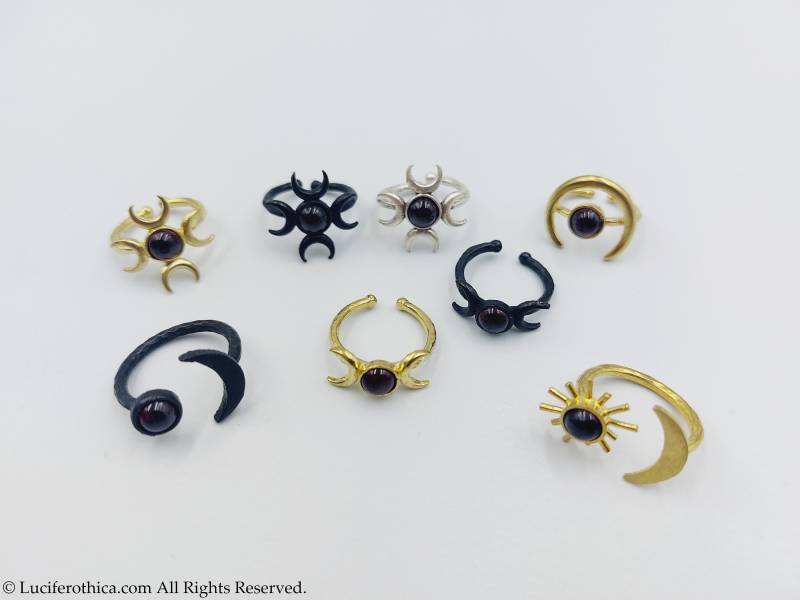 Mond Ringe Mit Granat Kristall - Dreifach Mondgoddes Halbmond Luna Phaze Abnehmend Wachsend Hexe Hekate Gothic Wicca Geschenk Goth Hecate von LuciferothicaCrafts