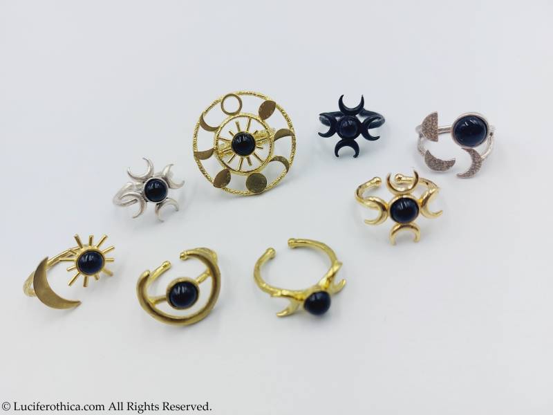 Mond Ringe Mit Schwarzem Achat - Dreifach Mondgoddes Halbmond Luna Phaze Abnehmend Wachsend Mond Hexe Hekate Gothic Wicca Geschenk Goth Hecate von LuciferothicaCrafts