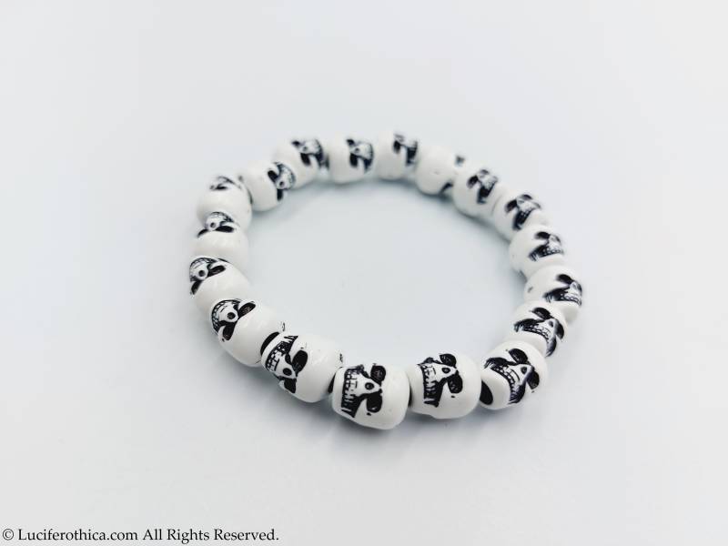 Totenkopf Armband | 3 Verschiedene Größen - Schwarz & Weiß Schmuck Santa Muerte Geschenk Gothic Dehnbar Armmode Goth von LuciferothicaCrafts