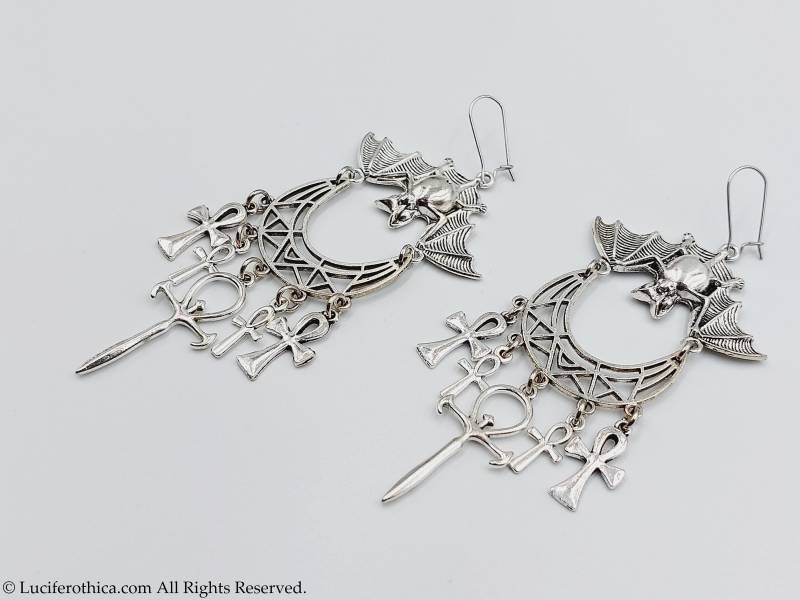 Vampir Ankh Ohrringe Mit Invertierter Fledermaus - Okkult Vampir Nosferatu Ankh Schmuck Gothic Geschenk Dracula Halbmond Hexe von LuciferothicaCrafts
