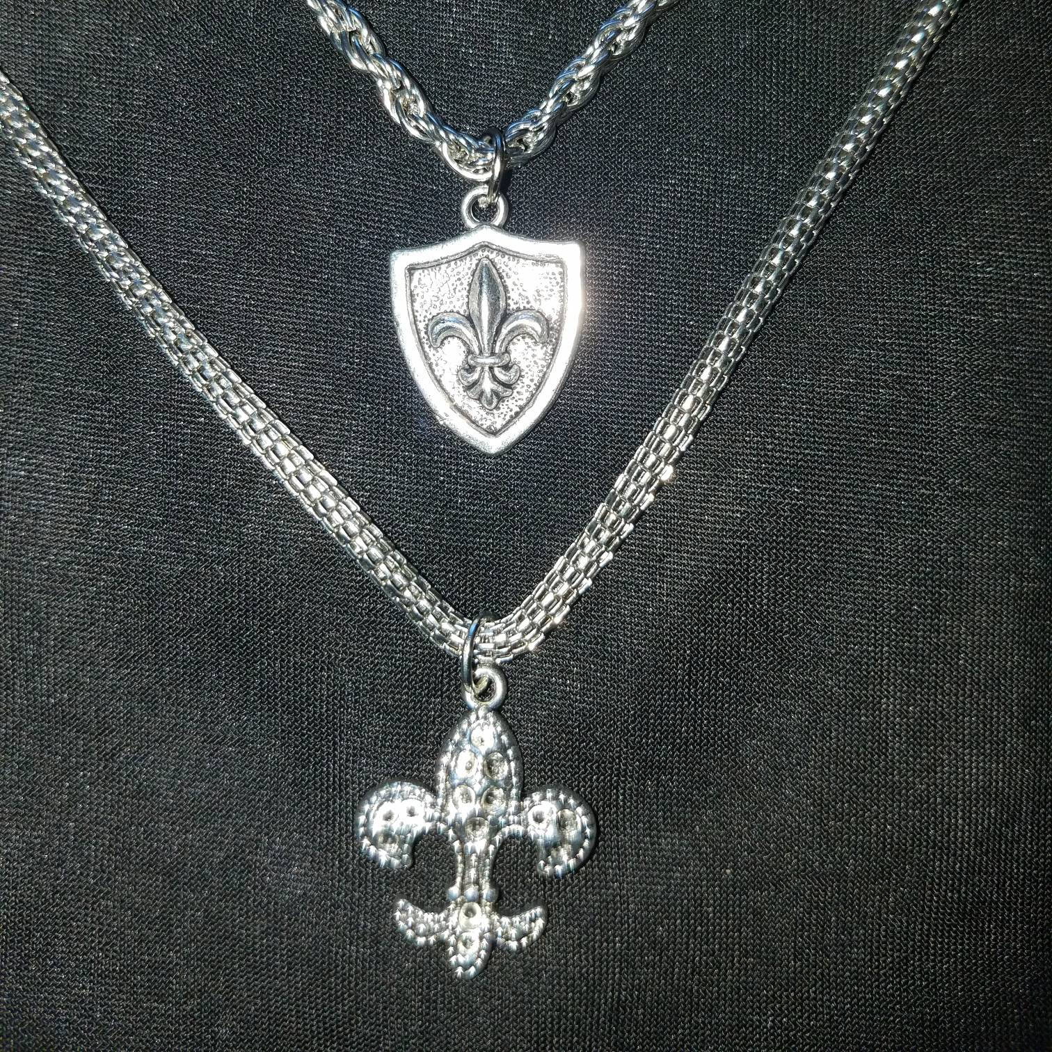 New Orleans Fleur De Lis Saint-Charme-Halskette New Orleans Fleur De Lis Saint-Charme-Halskette von LuckiEverything