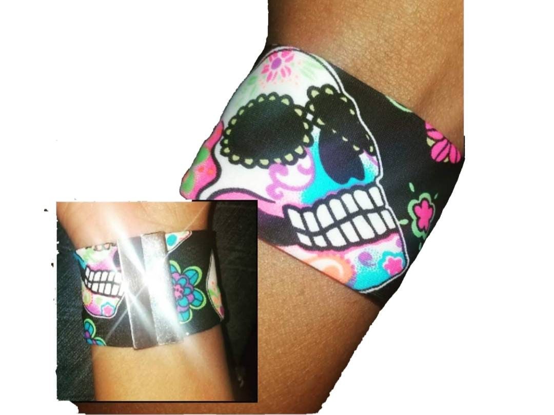 Skelett Schädel Stretch Magnet Armband Skelett Schädel Stretch Magnet Armband von LuckiEverything