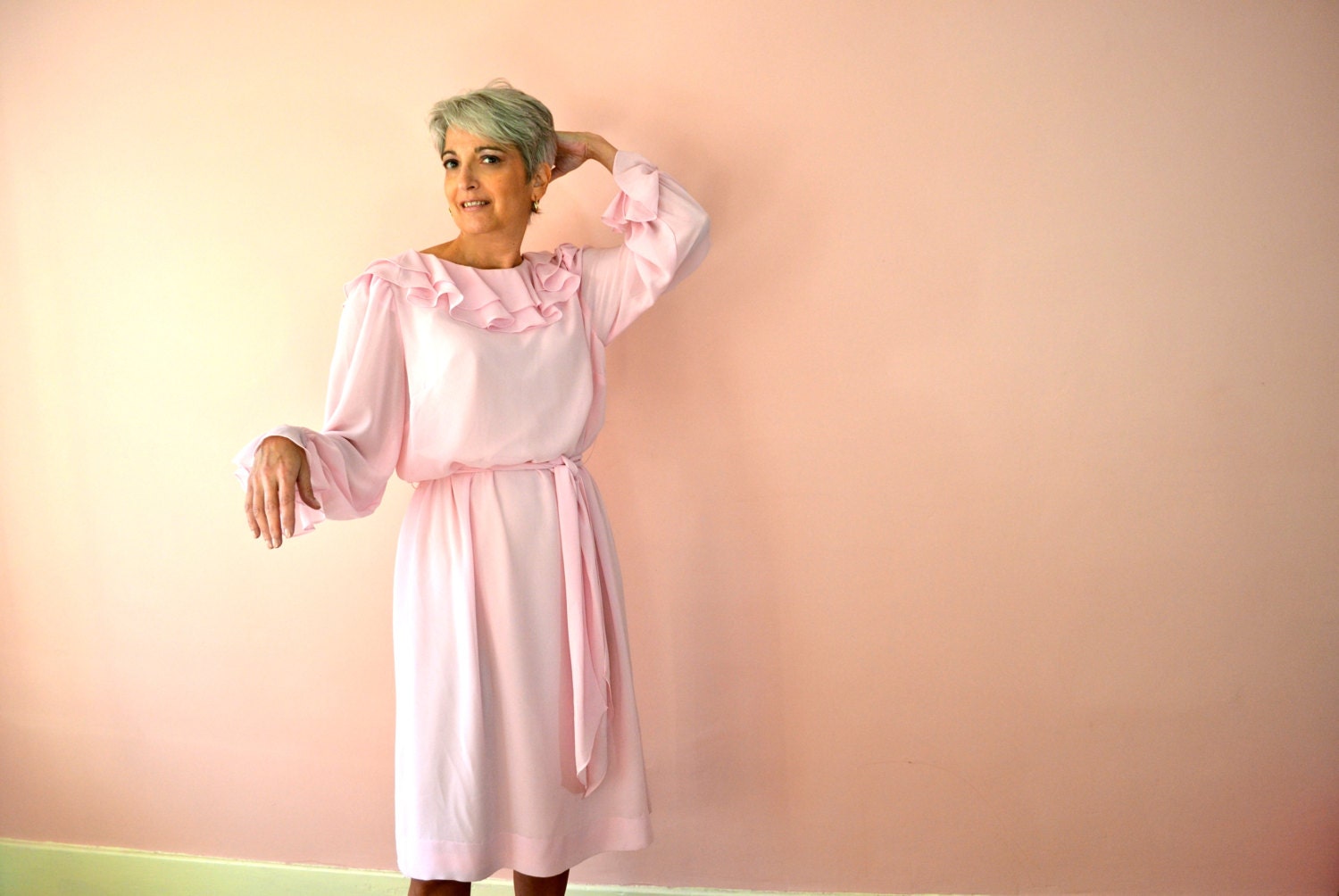 Pink Krepp Chiffon Sheath Dress Rüfly Tiefer Rücken Und Dichterärmel Lilli Diamond Of California Modern Size Medium Large - Vds131 Pink Krepp Chiffon Sheath Dress Rüfly Tiefer Rücken Und Dichterärmel Lilli Diamond Of California Modern Size Medium Large - Vds131 von LuckiestDuck1