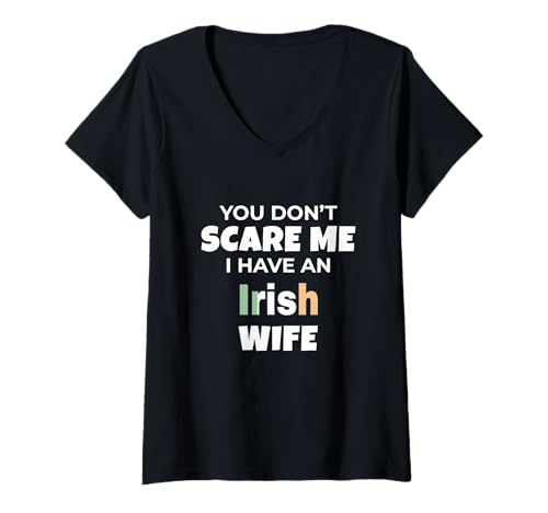 Damen Du Machst Mir Keine Angst, irische Ehefrau, Ehemann, St. Patrick's T-Shirt mit V-Ausschnitt Damen Du Machst Mir Keine Angst, irische Ehefrau, Ehemann, St. Patrick's T-Shirt mit V-Ausschnitt von Lucky Husband Irish Family Shamrock