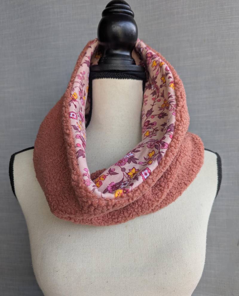 Blumiger Doppelseitiger Schal. Strukturierter Fashion Infinity Fleece Halswärmer. Schal Aus Ziegelsteinfarben von Lucky120