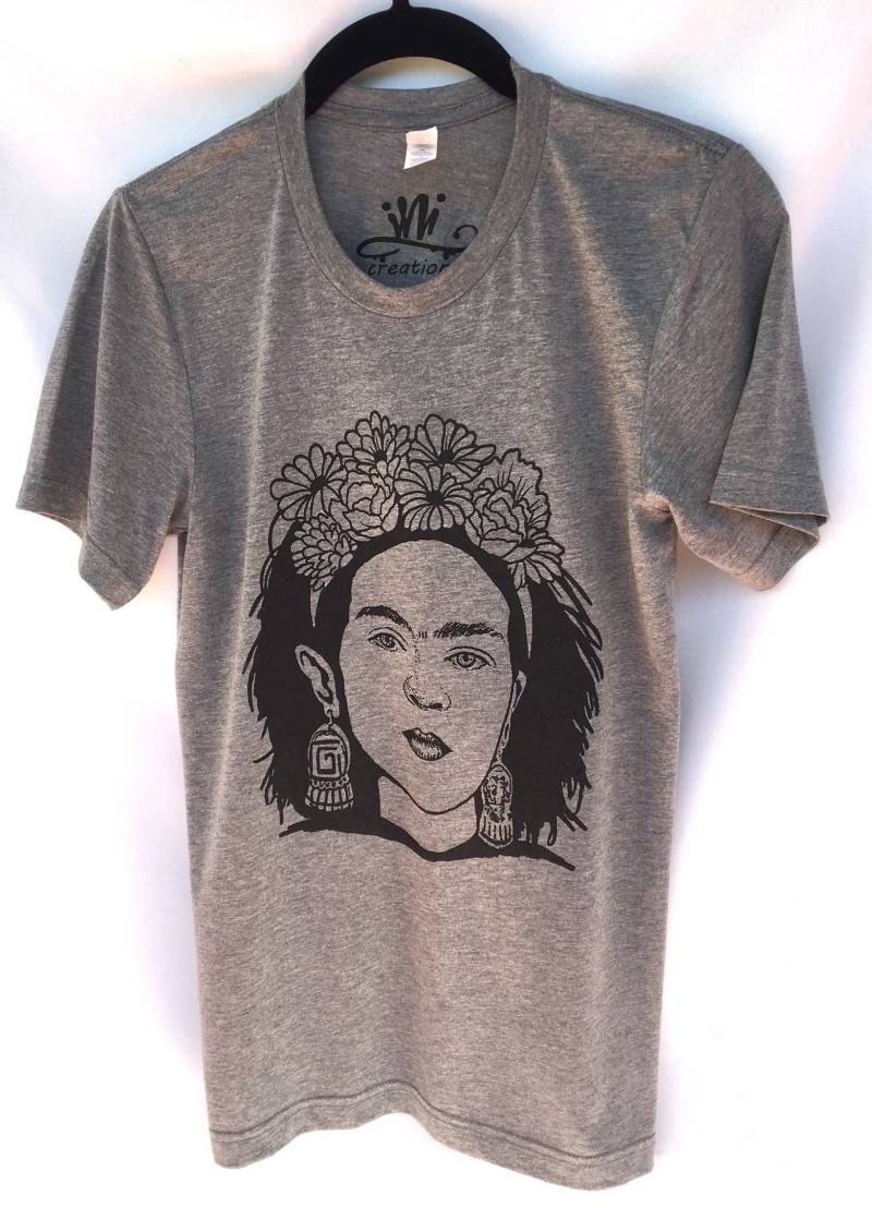 Frida Moderna Grau Unisex T-Shirt. Damen Und Herren Classic Geschenkfreundlich von Lucky120