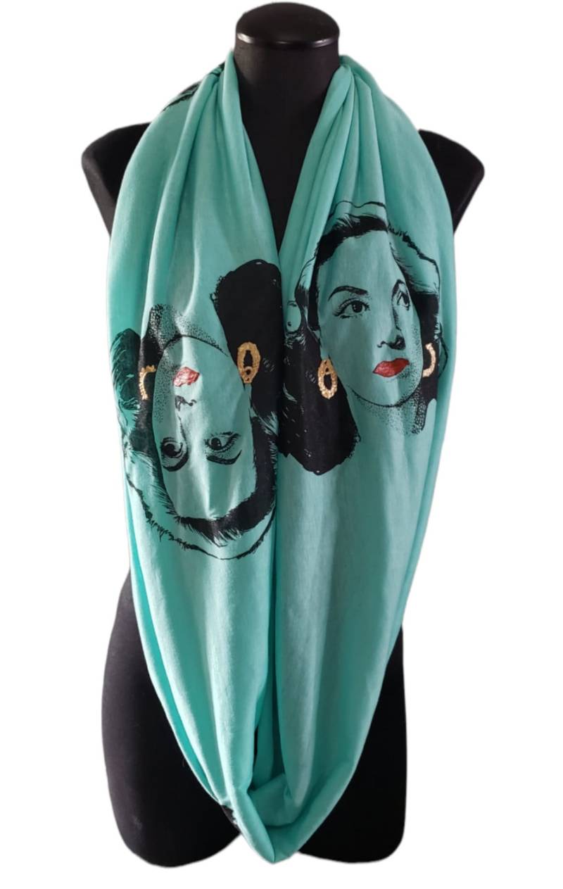 Maria Felix Handbemalter Unisex Infinity Schal. Einzigartiger Siebdruck Petrol Grün Wickelschal von Lucky120