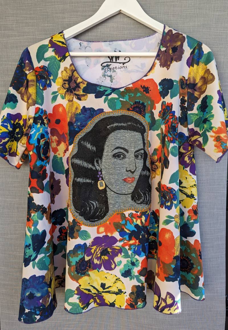 Maria Felix Handgemalte Und Handgenähte Damenbluse Mit Blumenmuster. Bonita Einheitsgröße Damen Top von Lucky120