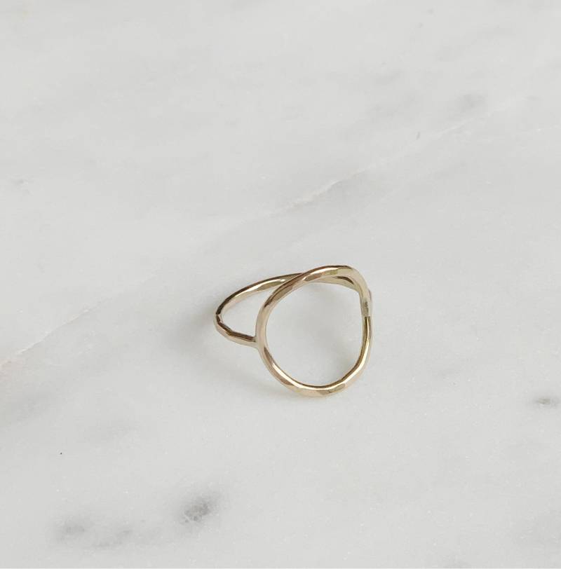 Gehämmert Neumond Ring von LuckyBeeJewelry