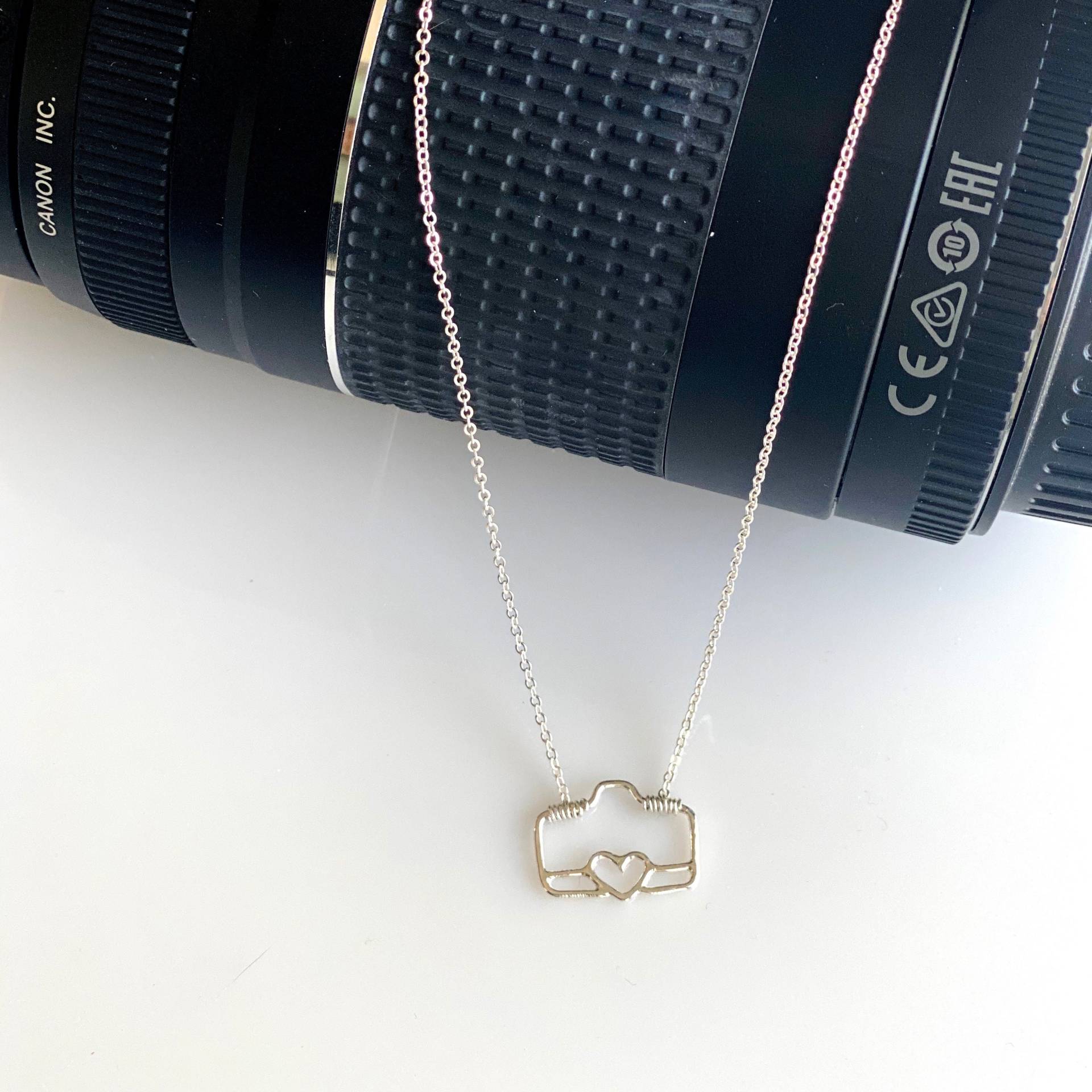 Momento Kamera Halskette Momento Kamera Halskette von LuckyBeeJewelry