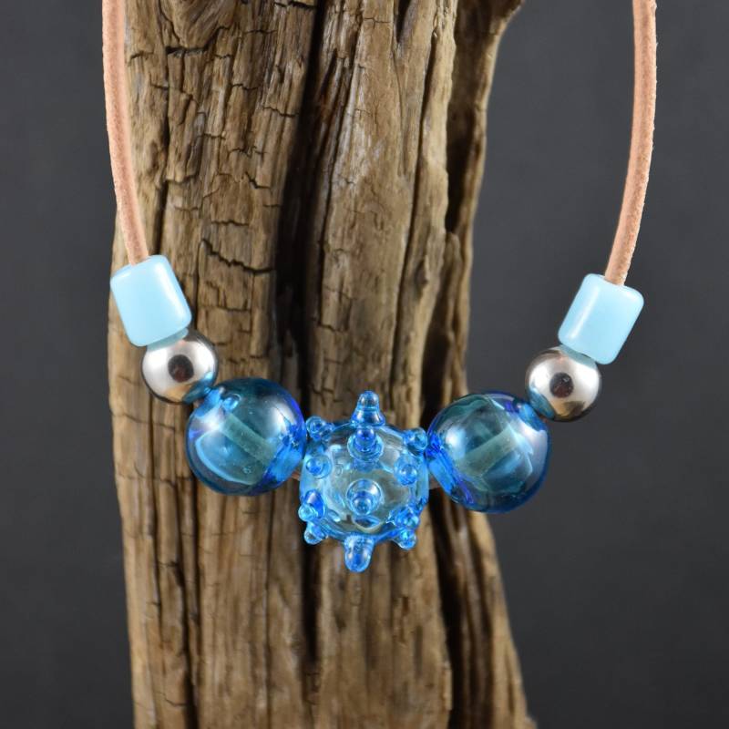 Boho Blau Loch Ball Glas Halskette Perlen Original Handgefertigten Lampwork Lamworking Blue Sky von LuckyFineGlass