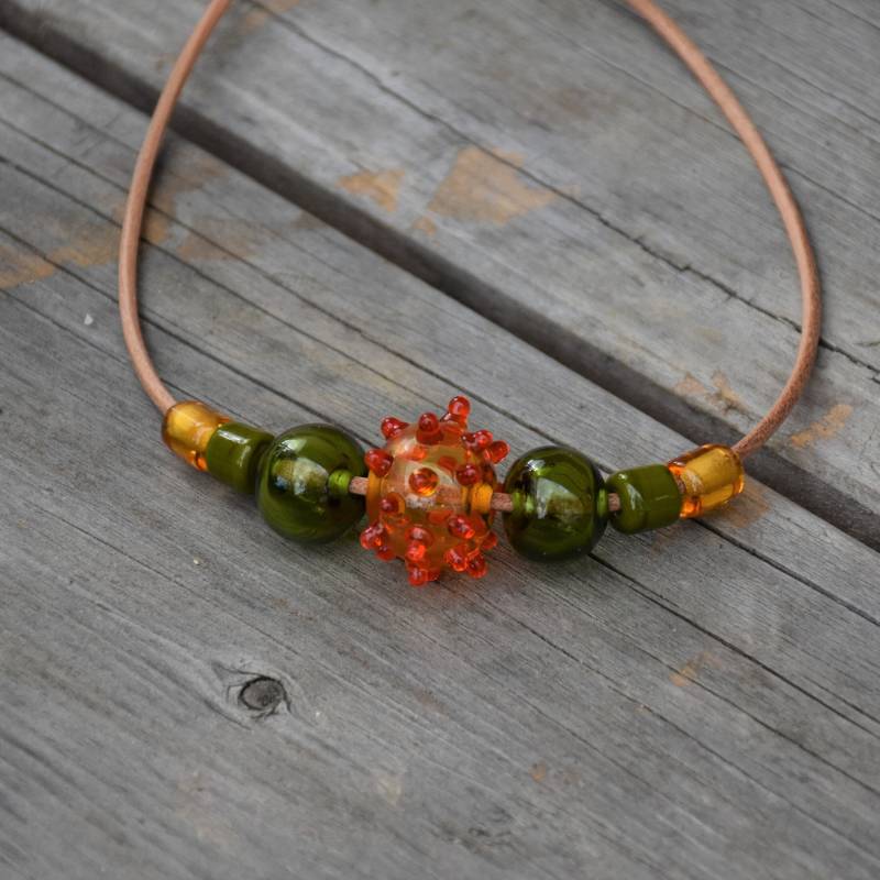 Boho Gelb Grün Ball Loch Hohl Hell Halskette Glasperlen Original Lampwork Anhänger Boho Gelb Grün Ball Loch Hohl Hell Halskette Glasperlen Original Lampwork Anhänger von LuckyFineGlass