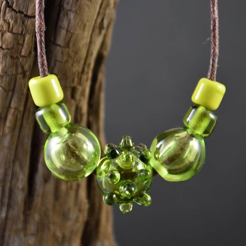 Handgefertigte Grüne Lampwork Glasperlenkette Boho Naturschmuck von LuckyFineGlass