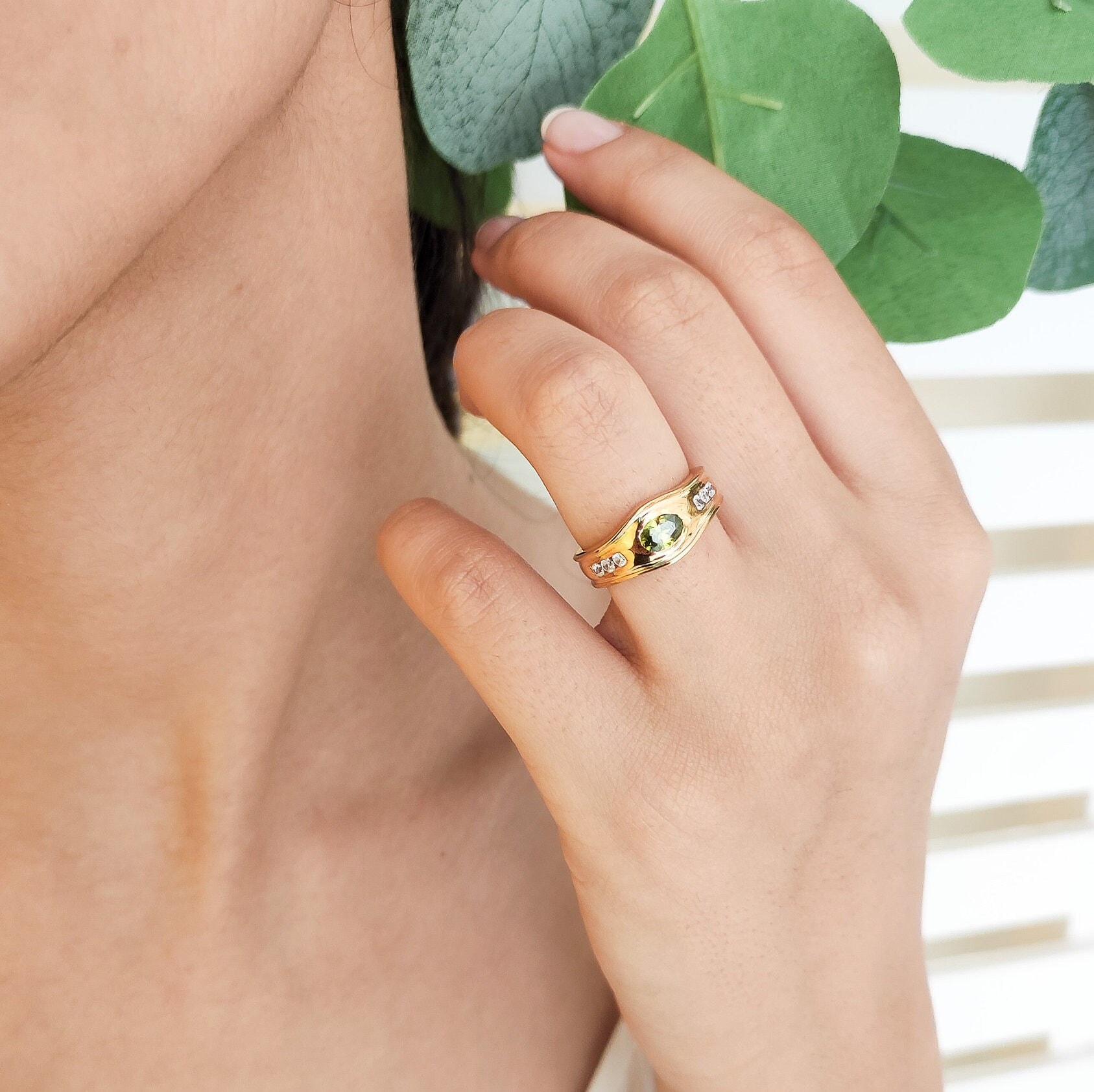 Peridot Stein Verlobung Geburtsstein Gold Ring, Silber Schmuck Statement Gravierte Ringe Für Frauen, Personalisiertes Versprechen Geschenk Ring von LuckyGirlAtelier