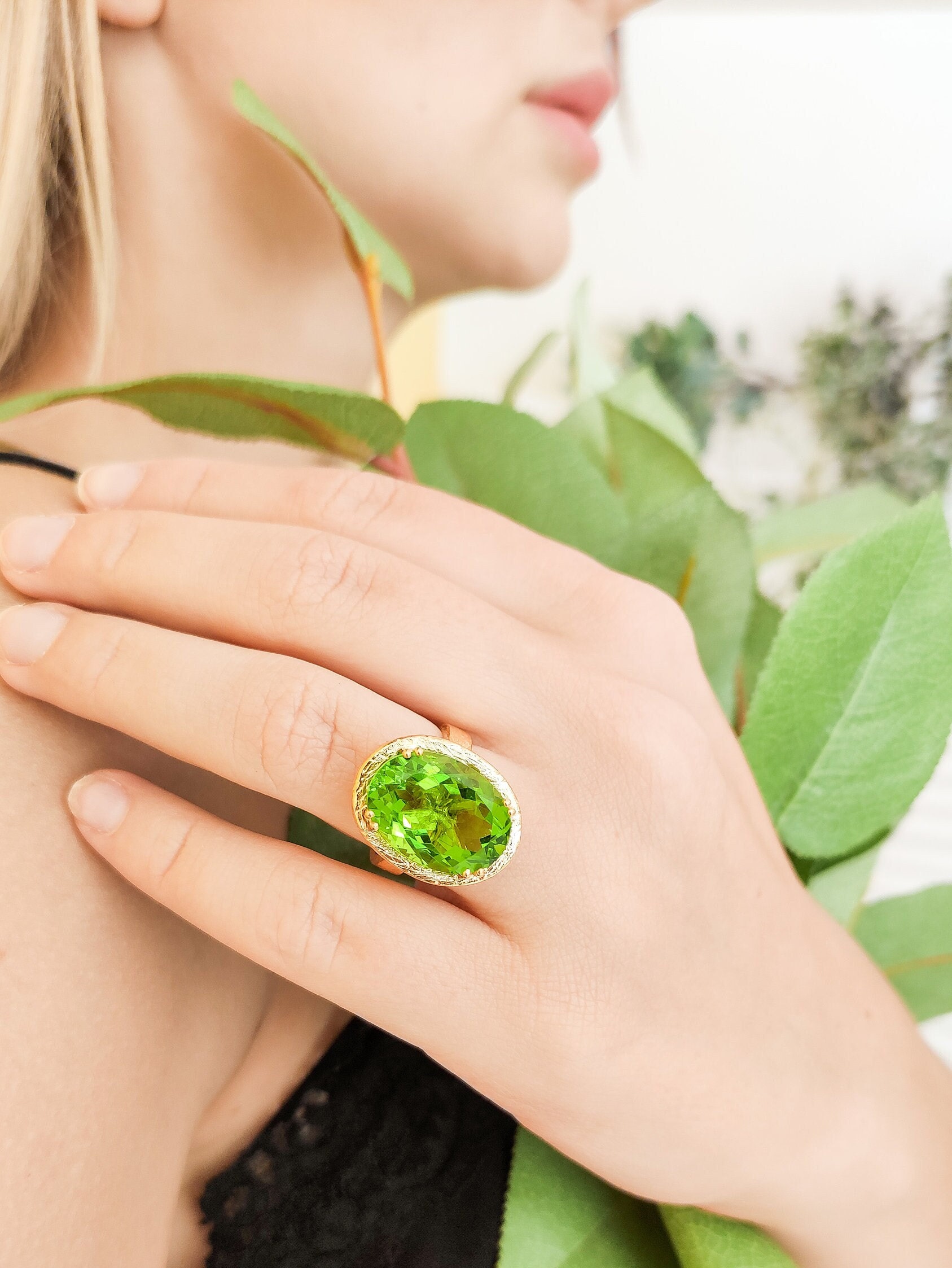 Peridot Stein Verlobung Geburtsstein Gold Ring, Silber Schmuck Statement Gravierte Ringe Für Frauen, Versprechen Ring von LuckyGirlAtelier