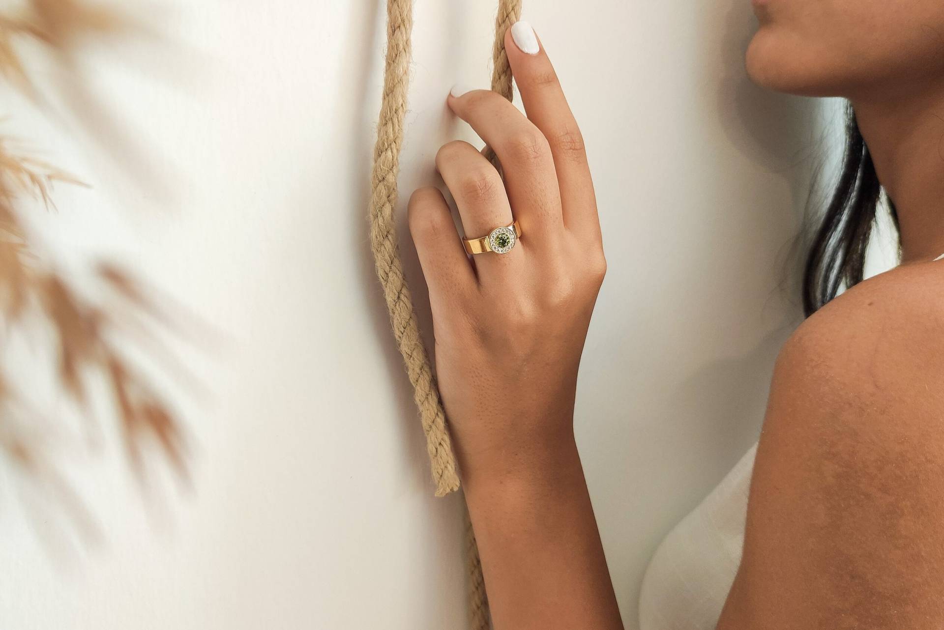 Peridot Stein Verlobung Geburtsstein Gold Ring, Silber Schmuck Statement Gravierte Ringe Für Frauen, Versprechen Ring von LuckyGirlAtelier