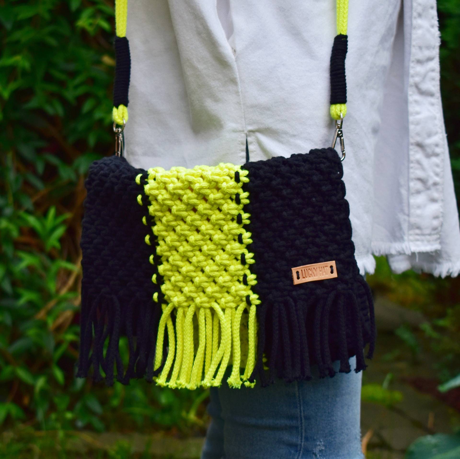 Schwarze Makramee-Tragetasche Mit Fransen Im Sommerdesign, Langem Schultergurt Schwarze Makramee-Tragetasche Mit Fransen Im Sommerdesign, Langem Schultergurt von LuckyHatPL