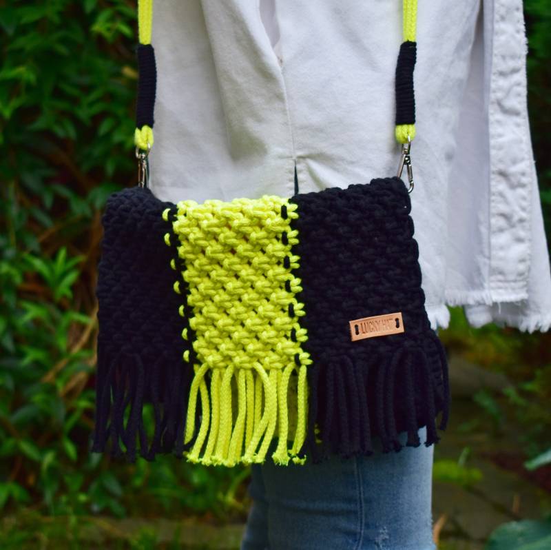 Schwarze Makramee-Tragetasche Mit Fransen Im Sommerdesign, Langem Schultergurt Schwarze Makramee-Tragetasche Mit Fransen Im Sommerdesign, Langem Schultergurt von LuckyHatPL