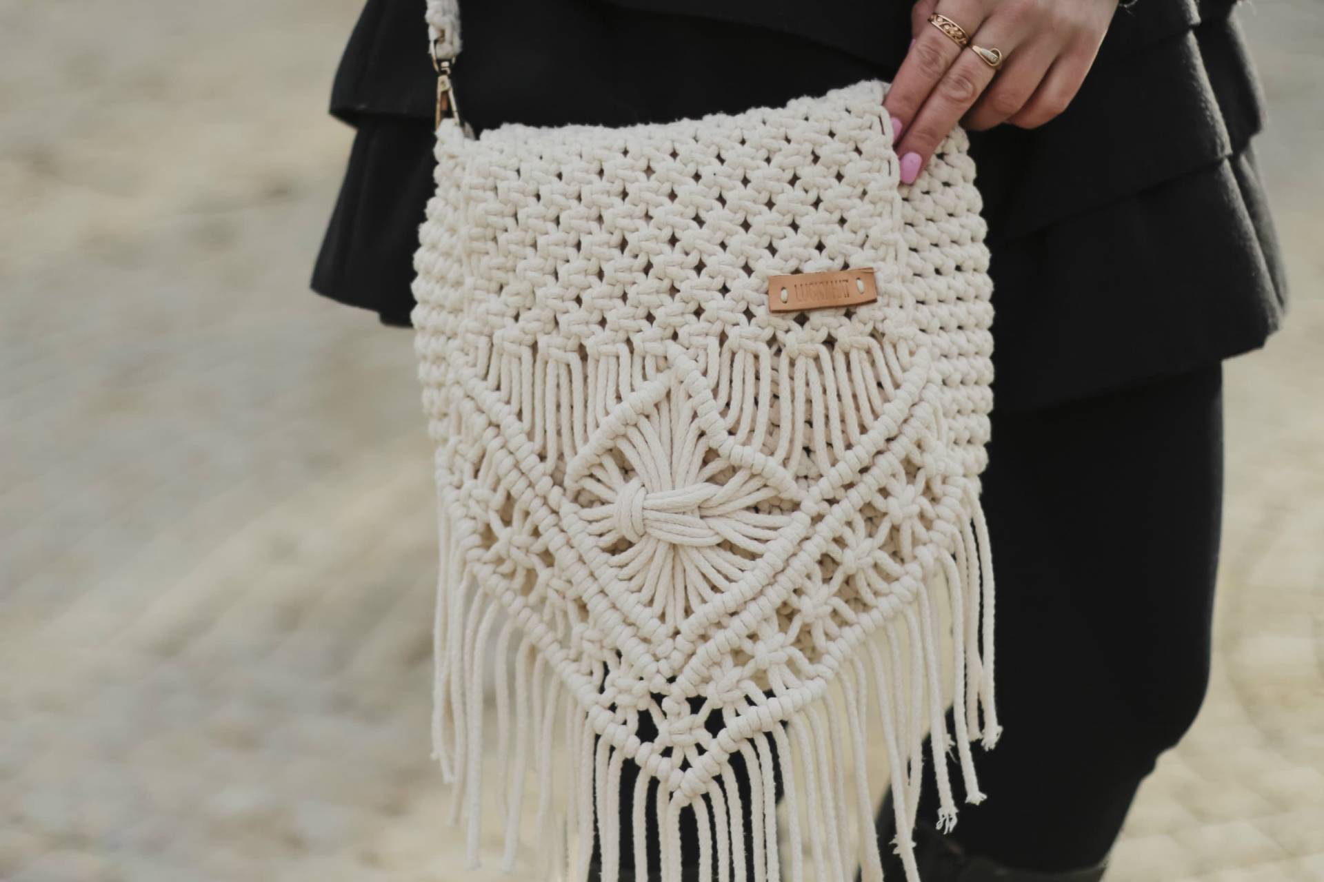 Sommerliche Ecrufarbene Makramee-Tasche Mit Fransen Im Boho-stil. Weekender Umhängetasche Für Damen. Mittlere Handtasche Hobo Kordel Jeden Tag Sommerliche Ecrufarbene Makramee-Tasche Mit Fransen Im Boho-stil. Weekender Umhängetasche Für Damen. Mittlere Handtasche Hobo Kordel Jeden Tag von LuckyHatPL