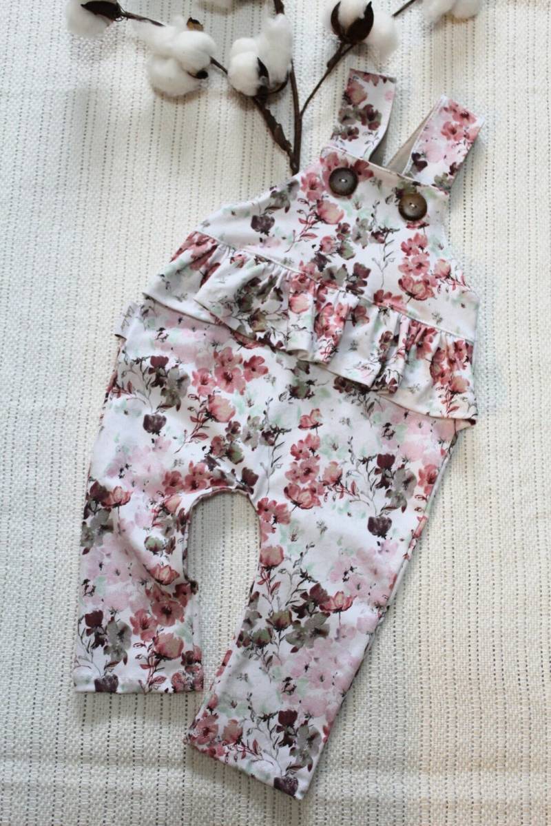 Rüschen Latzhose Aus Bio Jersey - Motiv Wählbar von LuckyLino