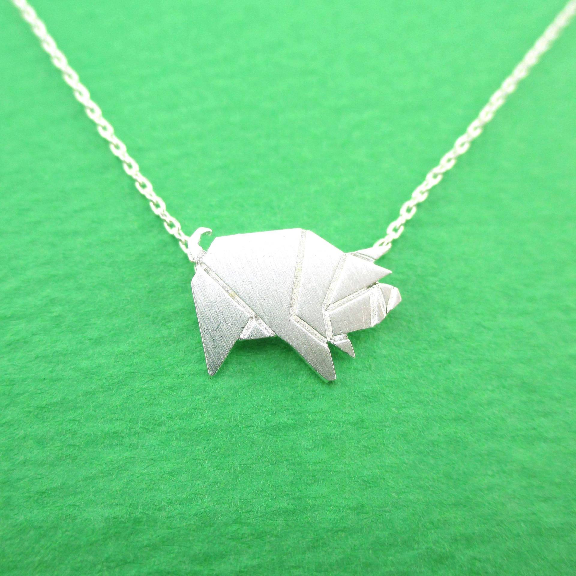 Abstrakte Schwein Förmige Origami Minimal Charm Halskette in Silber | Handgemachte Zierliche Tier Schmuck von LuckyMiiJewelry