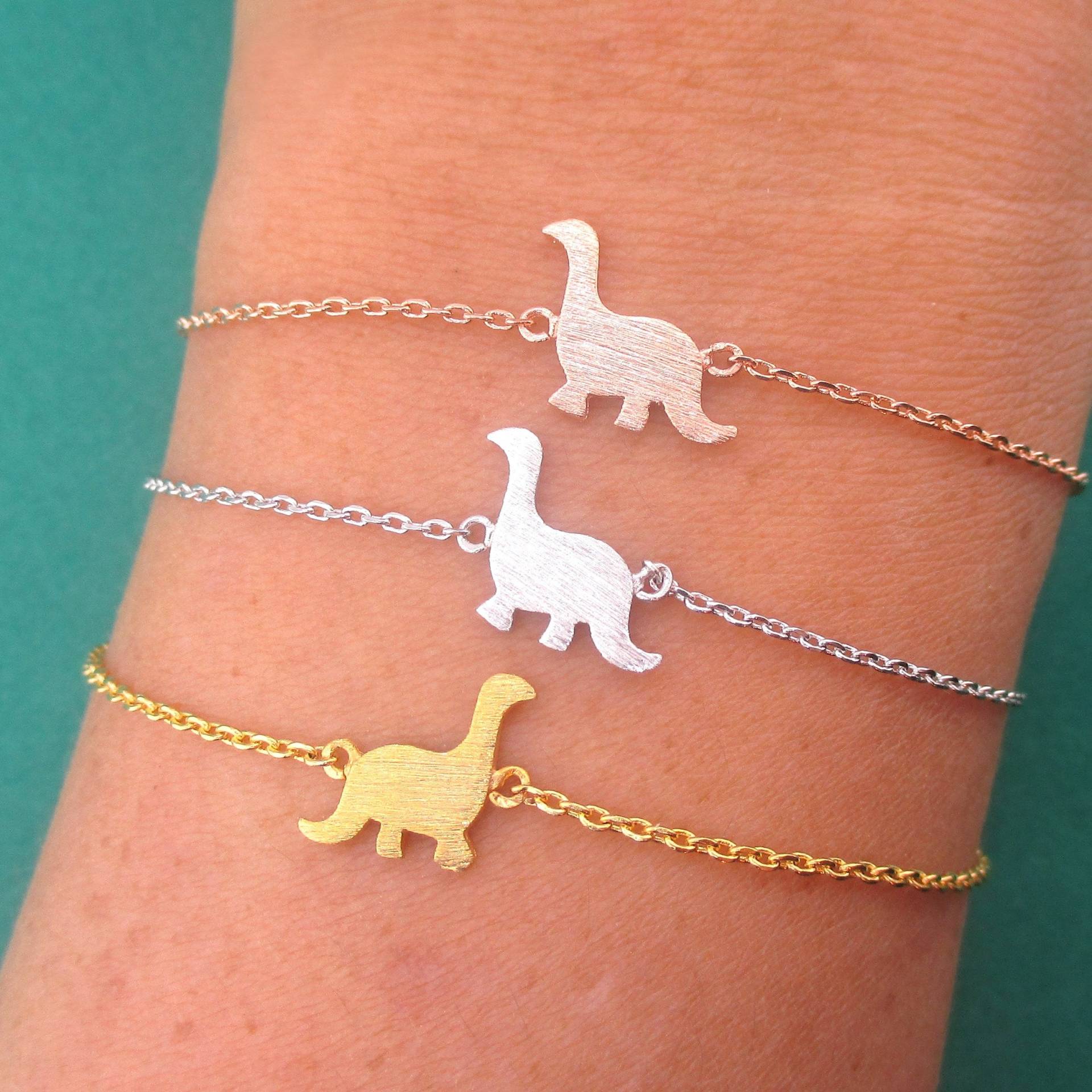 Baby Brontosaurus Apatosaurus Dinosaurier Geformte Tier Bettelarmband in Silber, Gold Oder Roségold | Handgemachte Minimale Zierliche Schmuck von LuckyMiiJewelry