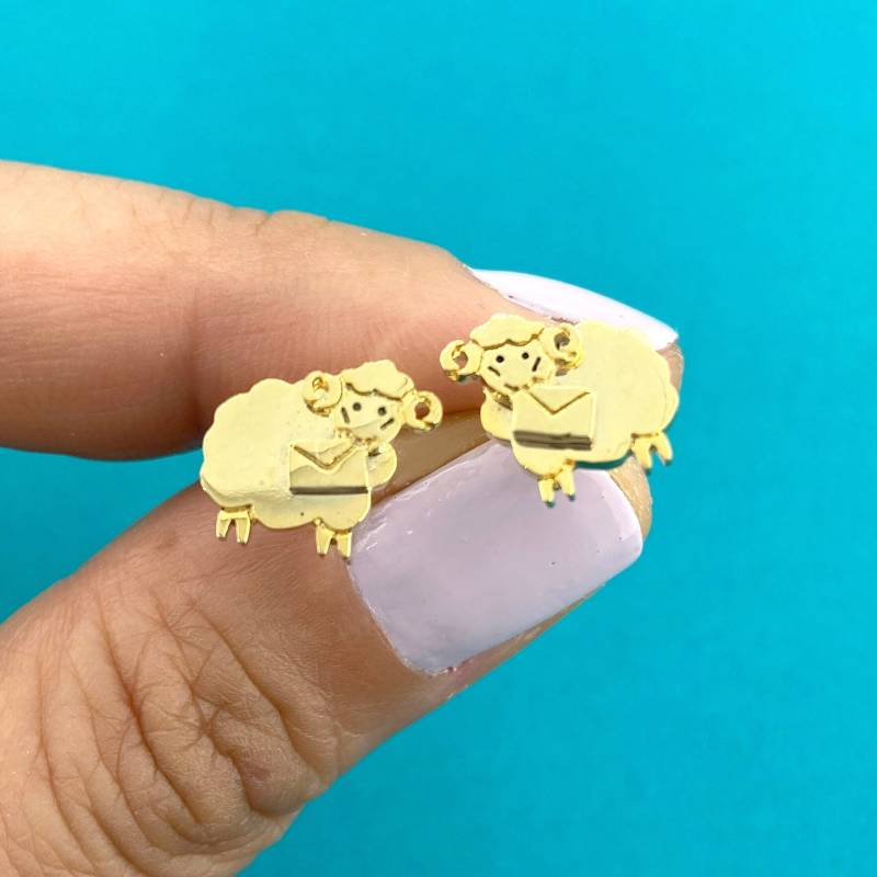 Bighorn Schaf Schafbock Mit Buchstaben Förmige Allergie Freie Ohrstecker in Silber Oder Gold | Handgemachte Tier Schmuck von LuckyMiiJewelry