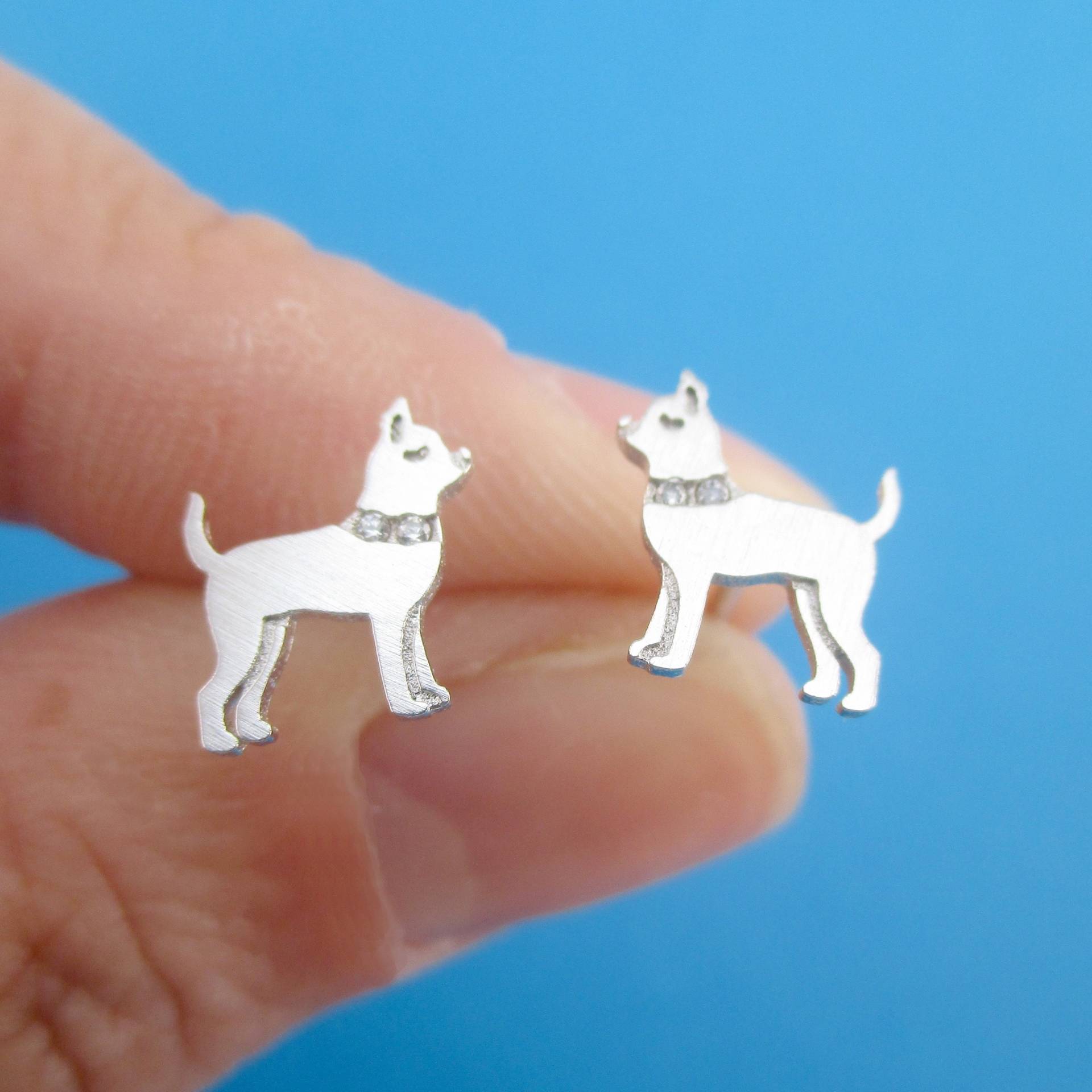 Chihuahua Hund Mit Strasshalsbändern Geformte Allergiefreie Ohrstecker in Roségold, Silber Oder Gold | Handgemachte Tier Schmuck von LuckyMiiJewelry