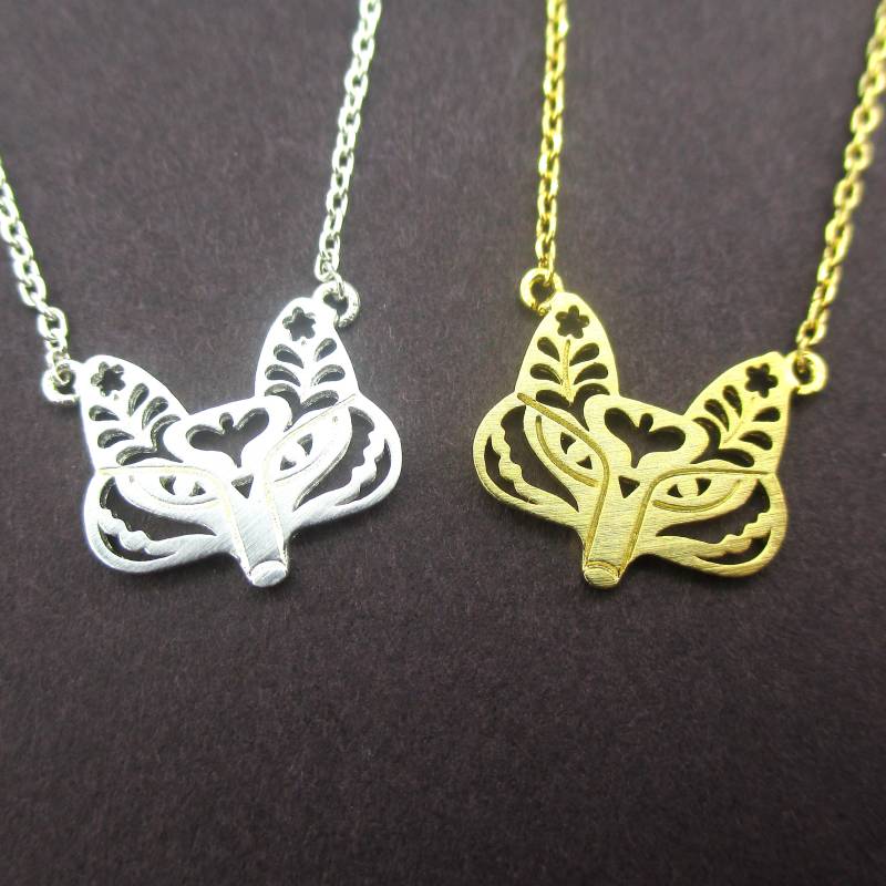 Fuchs Gesicht Mit Floral Filigran Ausgeschnittene Tier Anhänger Halskette in Gold Oder Silber | Handmade Minimal Schmuck von LuckyMiiJewelry