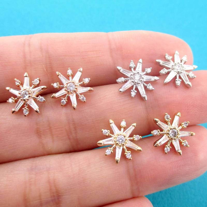 Glänzende Strass Sirius Sternförmige Stellar Space Themed Ohrstecker in Gold, Silber Oder Roségold | Minimal Handgefertigter Schmuck von LuckyMiiJewelry