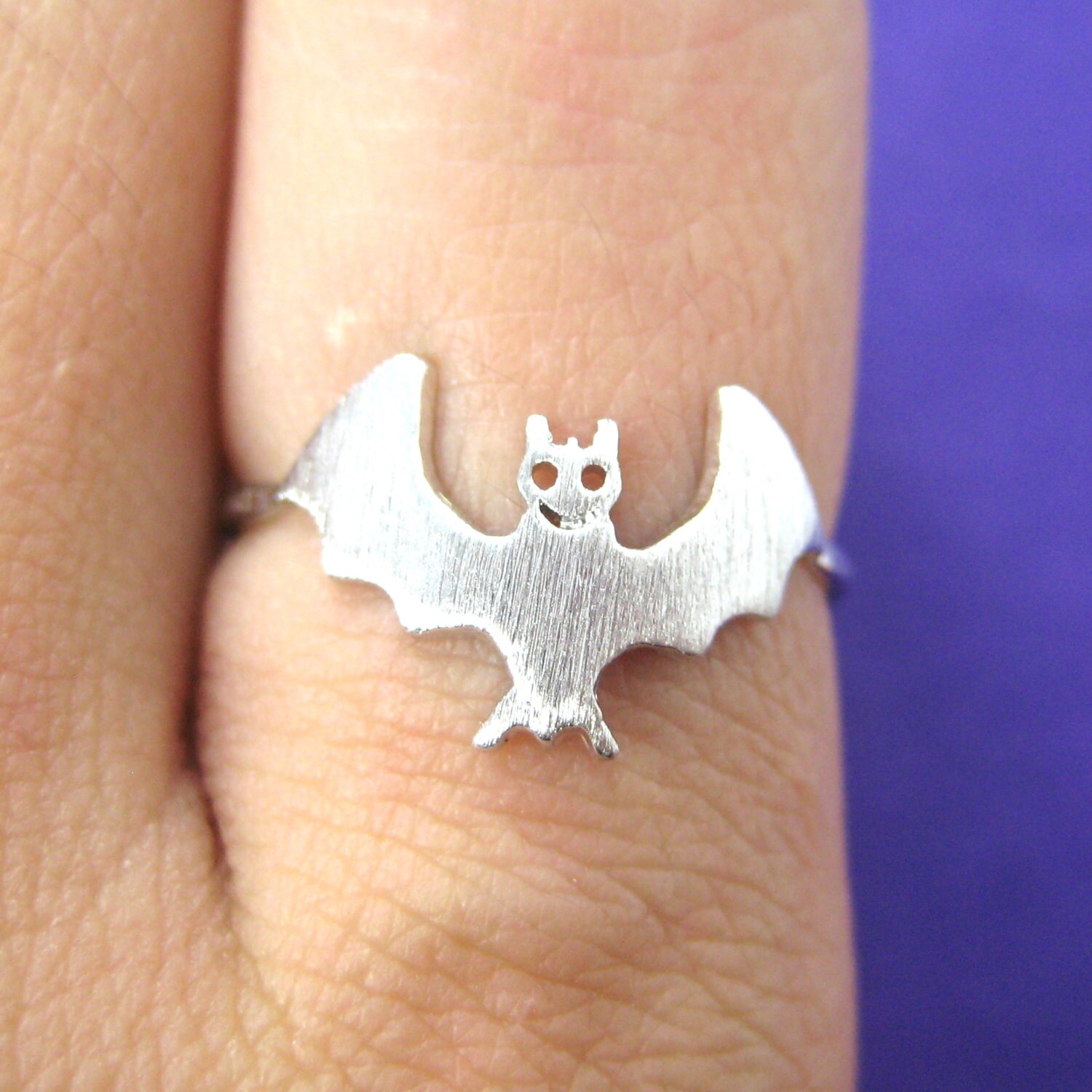 Super Süßer Und Einfacher Fledermaus-Förmiger Tier-Themenring in Silber | Größe 6 von LuckyMiiJewelry