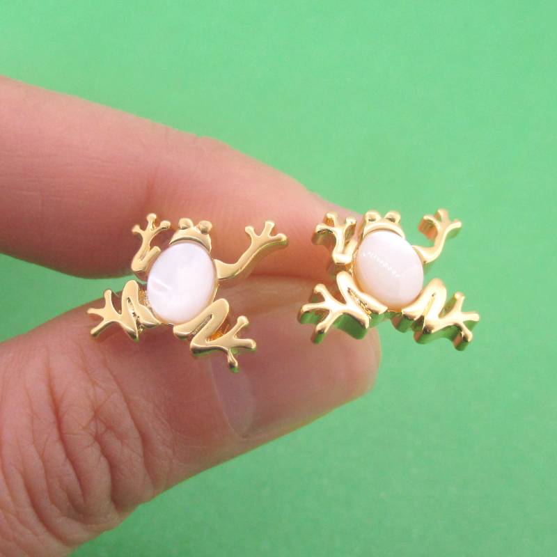 Toadly Super Frog Förmige Ohrstecker in Gold | Minimaler Handgemachter Schmuck Für Den Tierfreund Deinem Leben von LuckyMiiJewelry