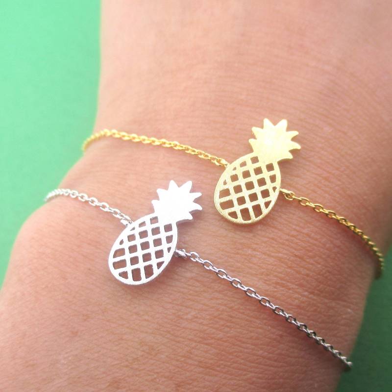 Tropisch Fruchtige Ananas Umriss Geformte Bettelarmband in Silber Oder Gold | Handgemachter Minimal Schmuck Für Foodies Und Food Lover von LuckyMiiJewelry