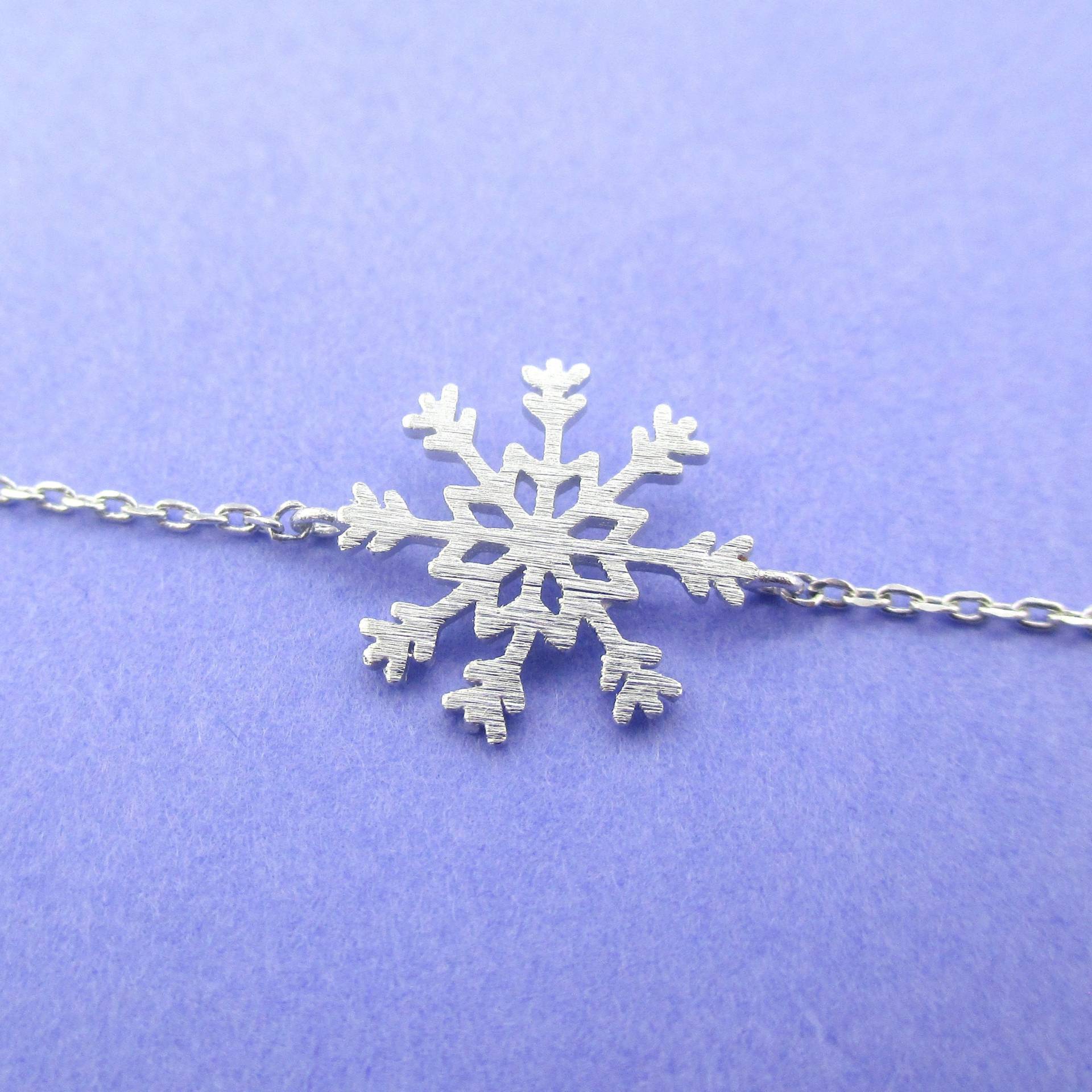 Wunderschön Minimal Schneeflocke Förmigen Bettelarmband in Silber Oder Gold | Kleine Zierliche Schmuck Geschenke Für Sie Jubiläums - Und von LuckyMiiJewelry