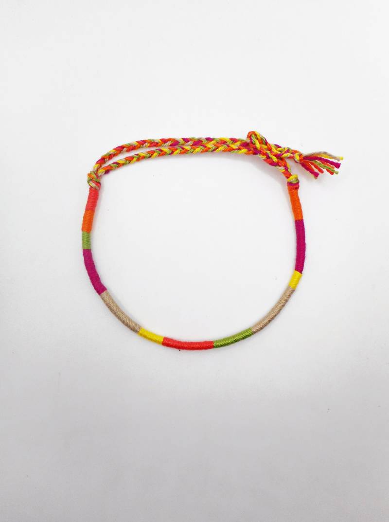 Baumwollfaden Freundschafts Armband Bunter Boho Hippie Schmuck von LuckyRatJewellery