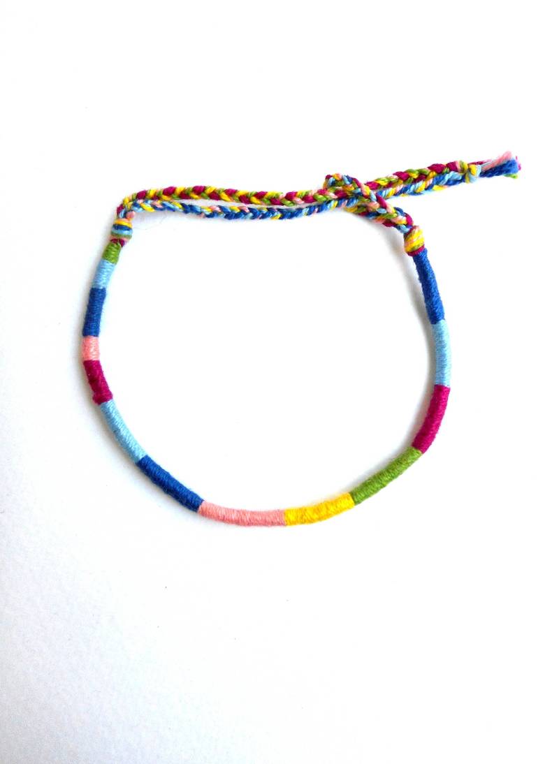 Color Block Freundschaftsarmband Baumwollfaden Hippie Schmuck von LuckyRatJewellery