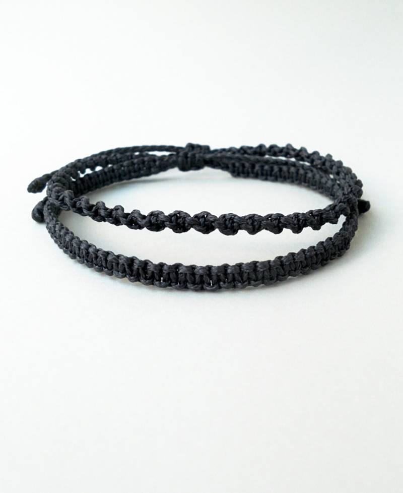 Dunkelgraues Makramee Armband Freundschaftsband Aus Polyester Gewachstem von LuckyRatJewellery