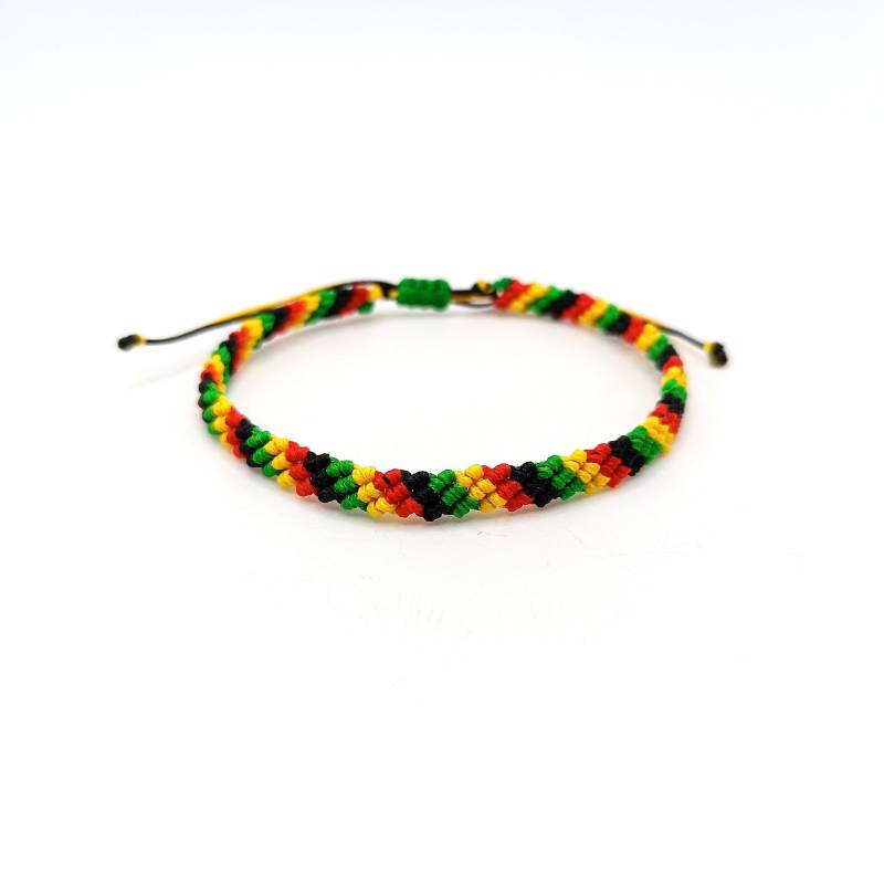 Gestreiftes Makramee Rasta Armband Handgemachter Schmuck Aus Gewachster Schnur von LuckyRatJewellery