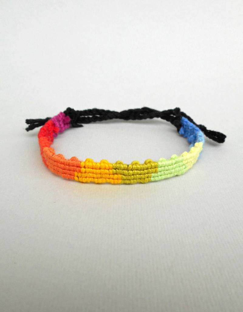 Regenbogen Ombre Freundschafts Armband Patchwork Garn Schmuck von LuckyRatJewellery