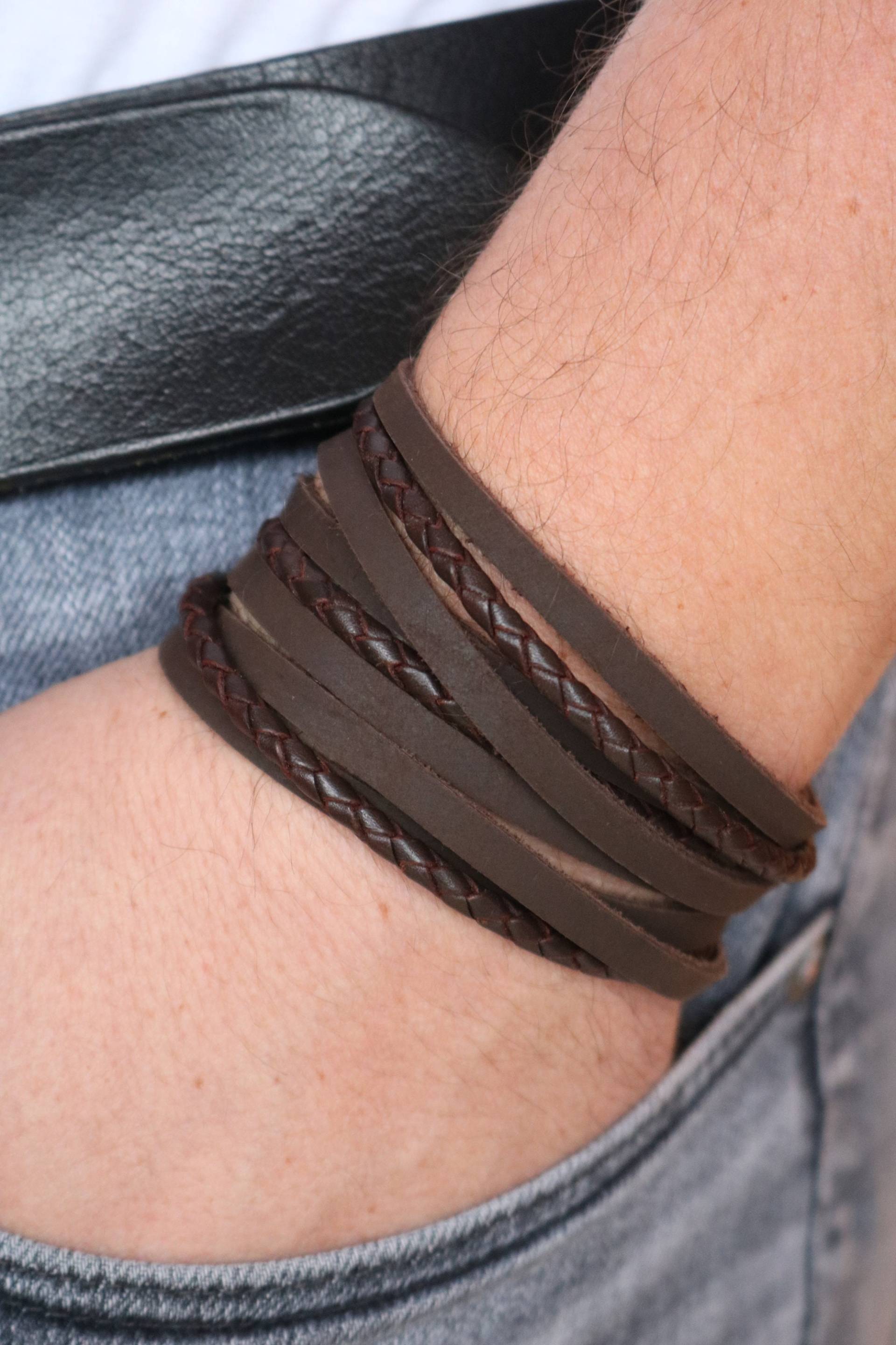 Braunes Leder Armband Mit Edestahl Magnet-Verschluss Braunes Leder Armband Mit Edestahl Magnet-Verschluss von LuckySchmuck