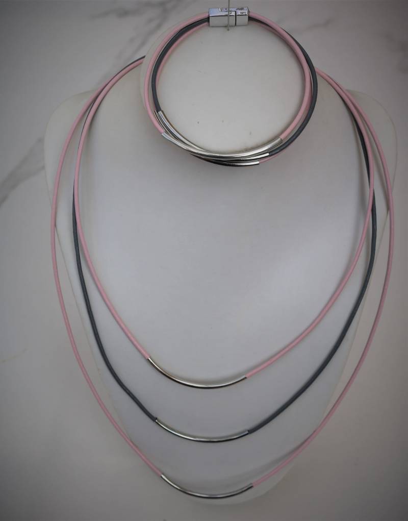 Grau Rosa Leder Schmuck Set Halsband Und Armband Mit Magnetverschluss Grau Rosa Leder Schmuck Set Halsband Und Armband Mit Magnetverschluss von LuckySchmuck