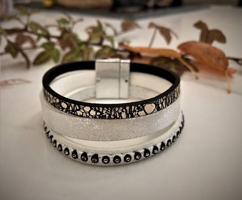 Kunstleder Armband Schwarz-Weiß Mit Edestahl Magnet-Verschluß Kunstleder Armband Schwarz-Weiß Mit Edestahl Magnet-Verschluß von LuckySchmuck