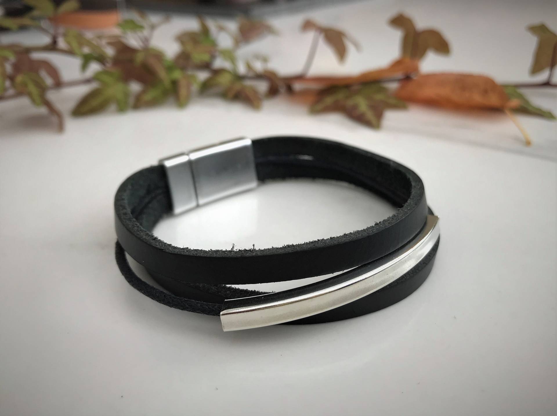 Leder Armband Mit Edestahl Magnet-Verschluss Leder Armband Mit Edestahl Magnet-Verschluss von LuckySchmuck