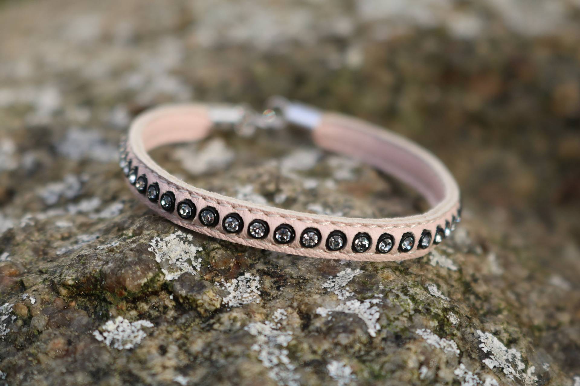 Nepal-Leder Armband Mit 952 Sterling-Silber Verschlus Und Swarowski Elements Nepal-Leder Armband Mit 952 Sterling-Silber Verschlus Und Swarowski Elements von LuckySchmuck
