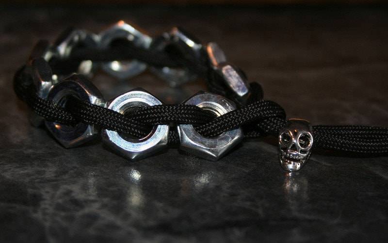 Paracord Survival Armband "Black Metal" Paracord Survival Armband "Black Metal" von LuckySchmuck