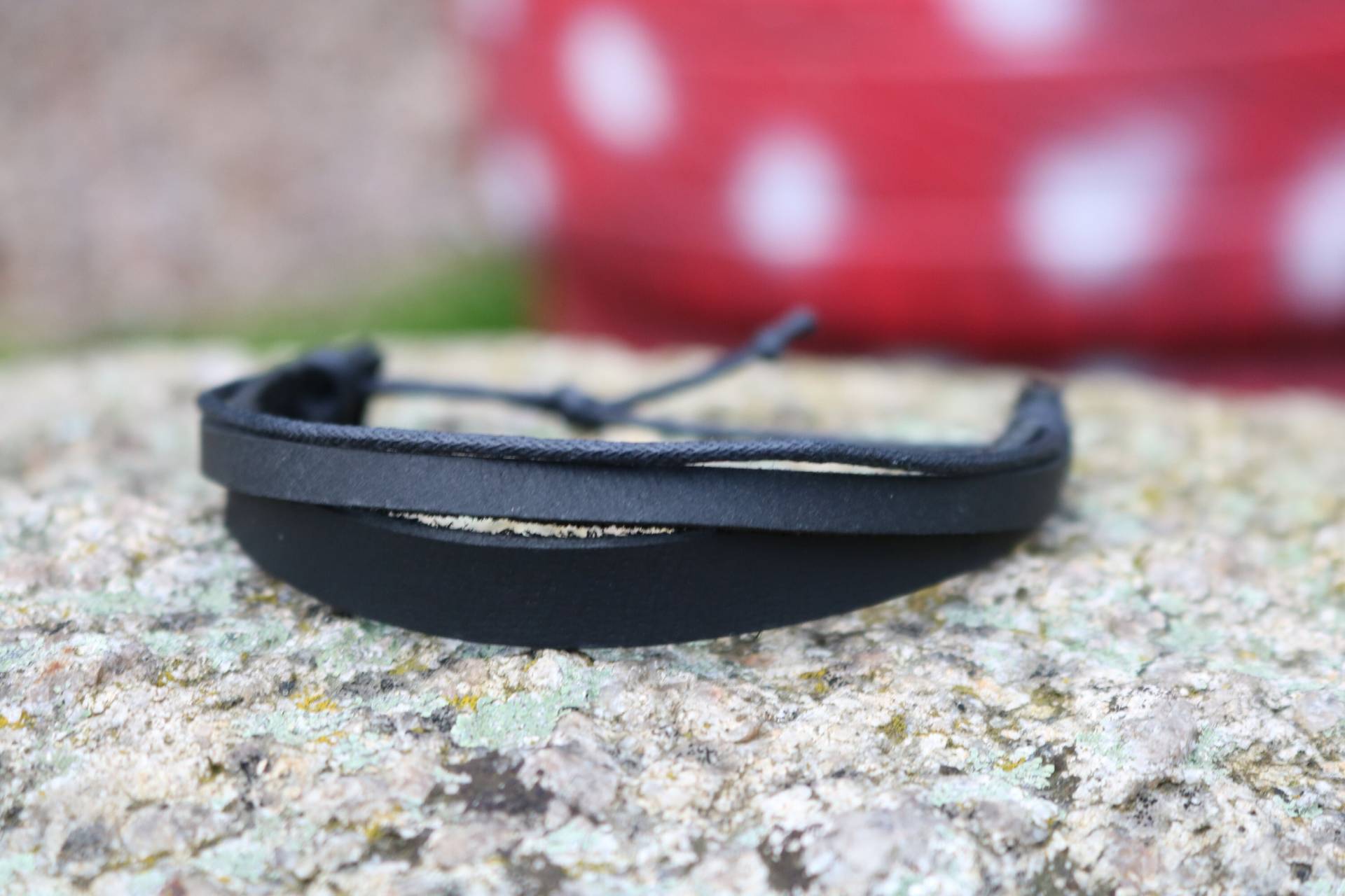 Surfer-Leder Armband Schwarz Surfer-Leder Armband Schwarz von LuckySchmuck